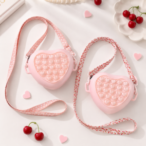 Pet Heart Silicone Treat Bag, Portable Dog Cat Snack Pouch Fidget Stress Relief Silicone Crossbody Bag, Suitable for Outdoor Walking Training